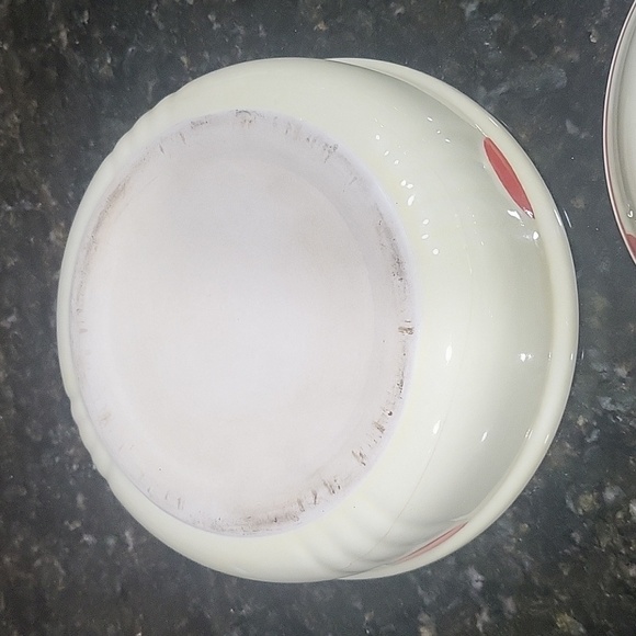Vintage covered Bean Pot Casserole White and Red - Picture 3 of 6